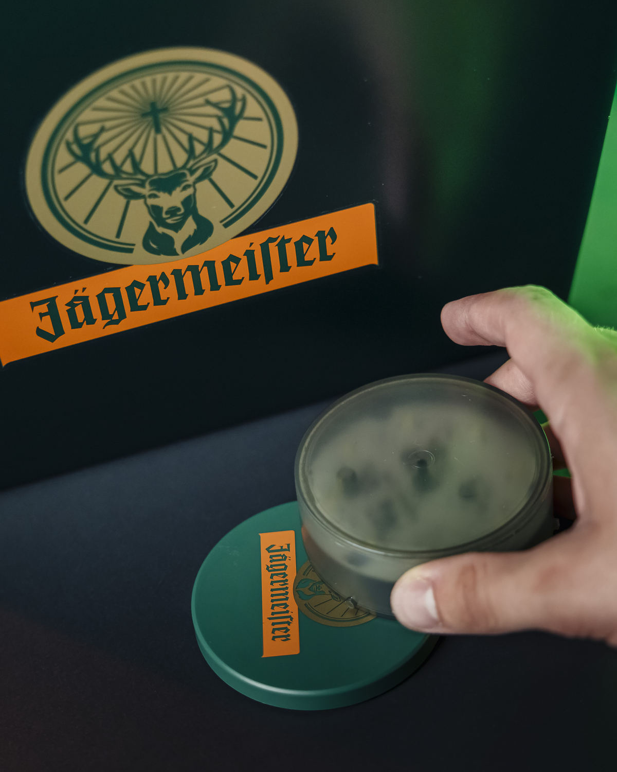 Jägermeister palack serve fénymodul márkalogóval
