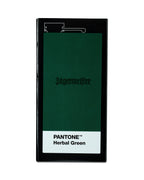 Jägermeister laposüveg csomagolás Pantone Herbal Green címkével, fehér háttéren