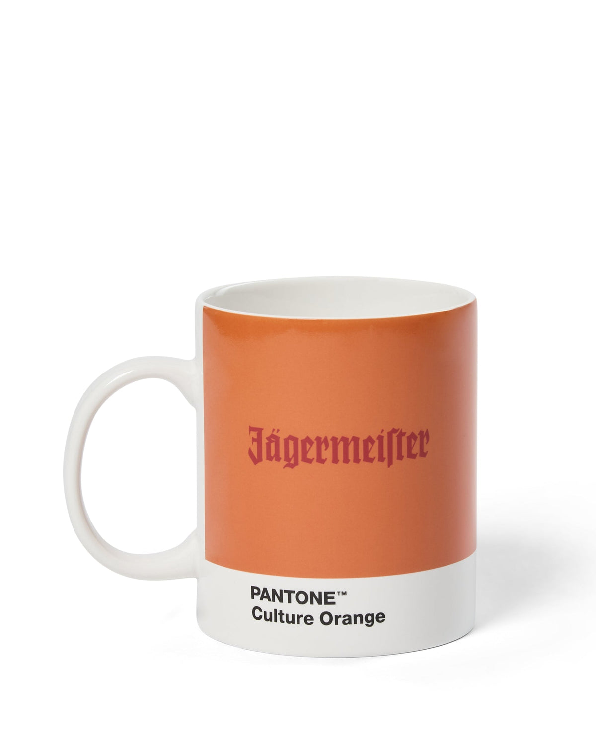 Narancssárga bögre Jägermeister márkajelzéssel és Pantone színmintával, fehér háttéren