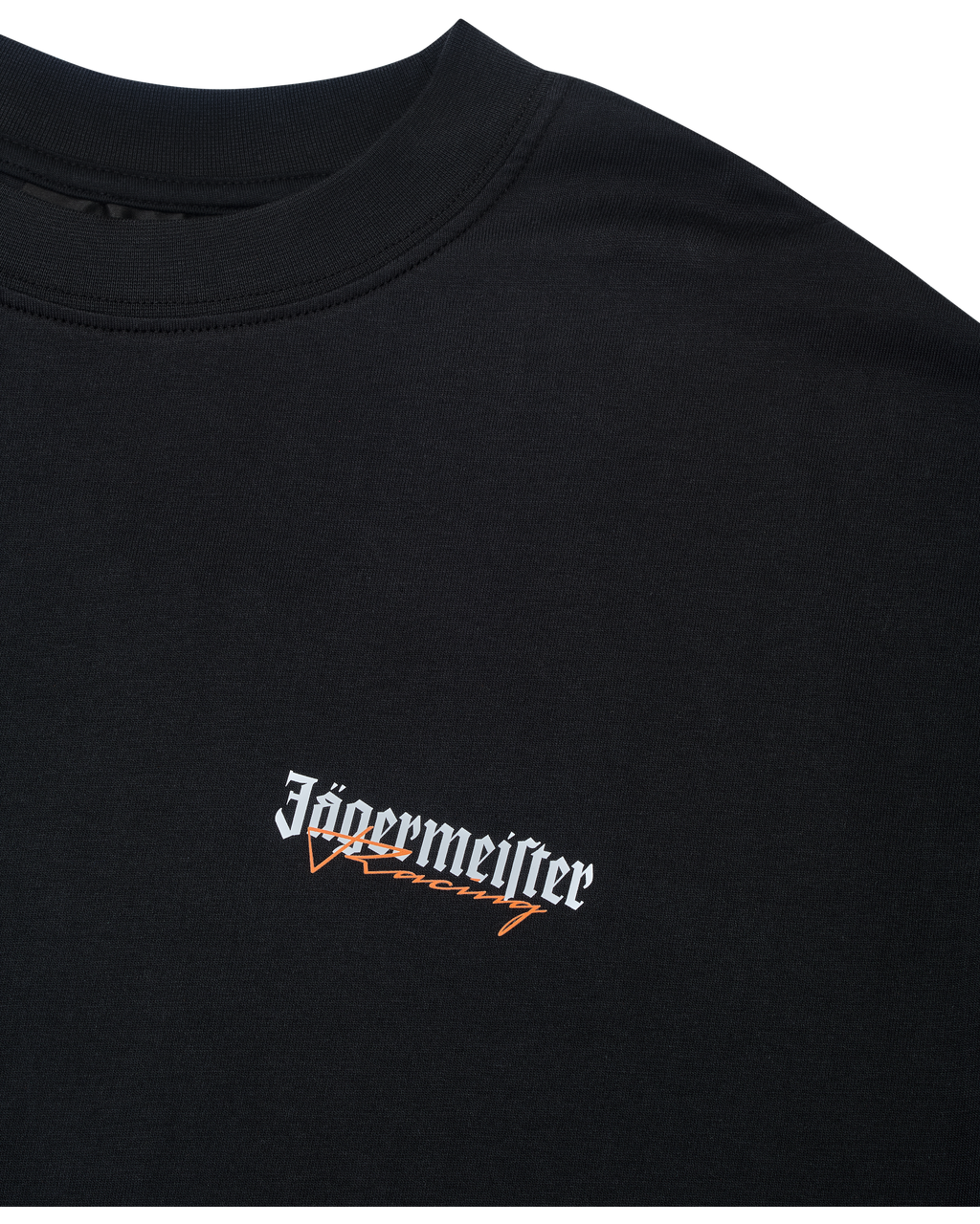 Fekete póló Jägermeister Racing logóval.