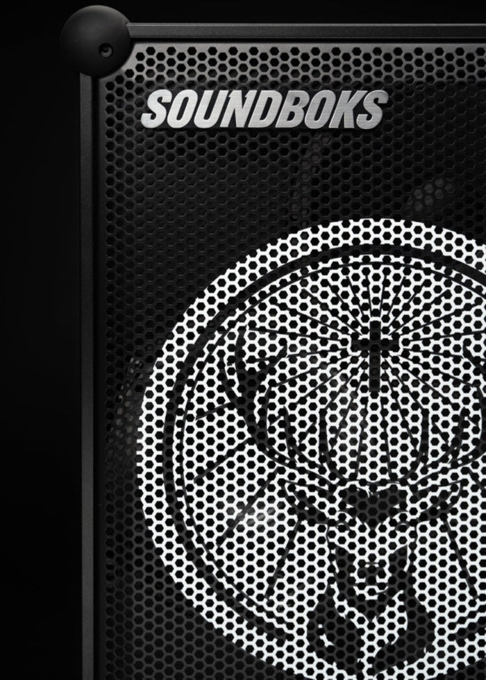 Fekete Soundboks hangszóró Jägermeister márkalogóval