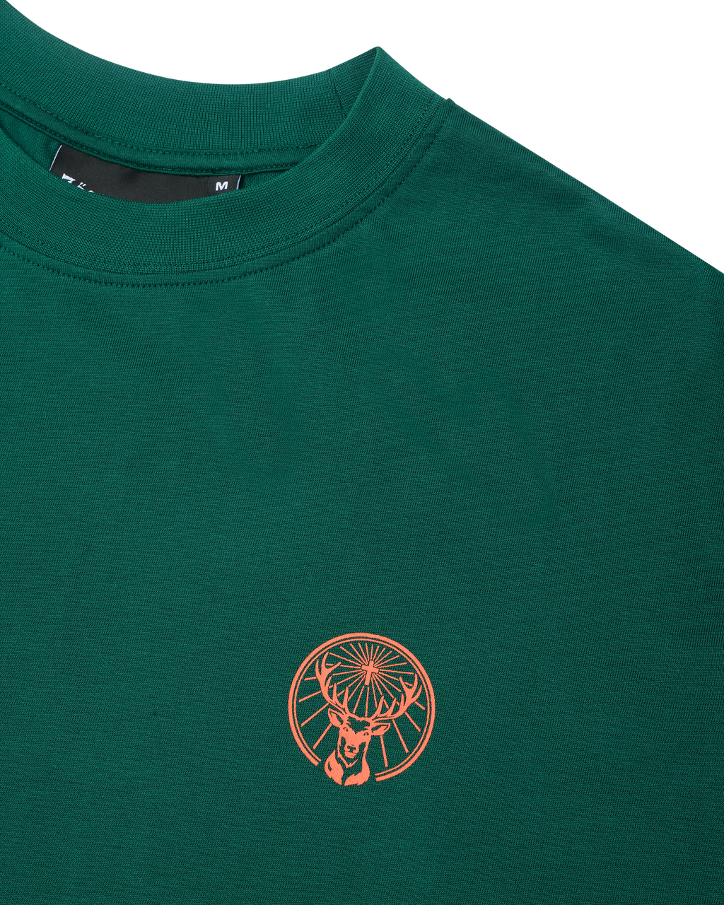 Zöld Jägermeister póló narancssárga logóval a mellkason.
