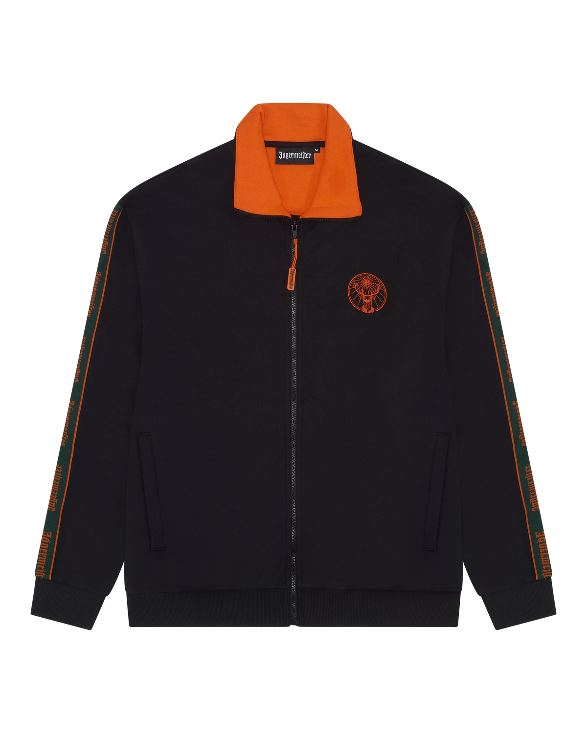 Fekete Jägermeister tréningdzseki narancssárga gallérral és zöld oldalsó csíkokkal az ujján, további Jägermeister márkajelzéssel.